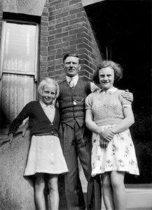 Betty_Ernest_&_Joyce_Swinard_(1938) Betty, Ernest and Joyce Swinard (1938)