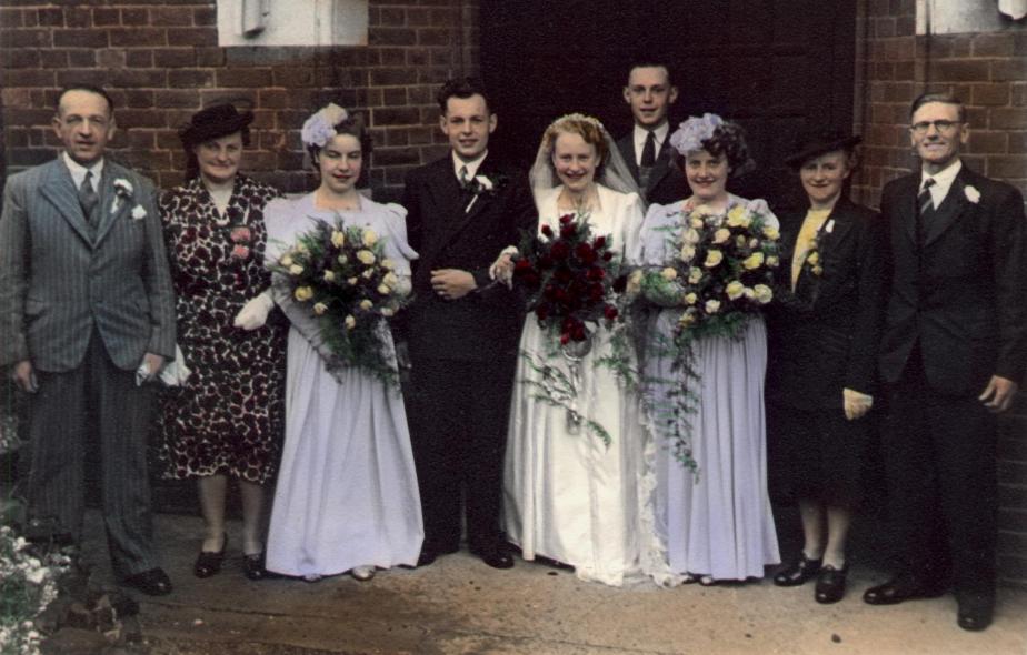 Dennis_&_Betty_Manterfield's_wedding_(21-Aug-1948) Dennis and Betty Manterfield's wedding (21-Aug-1948)