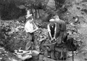 John George Weallans (with hammer) at Andrew's Farm, Chinley (1920s)