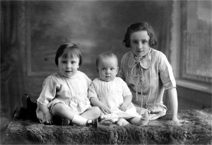 Joyce_Betty_&_Rosina_Swinard_(1929) Joyce, Betty and Rosina Swinard (1928)