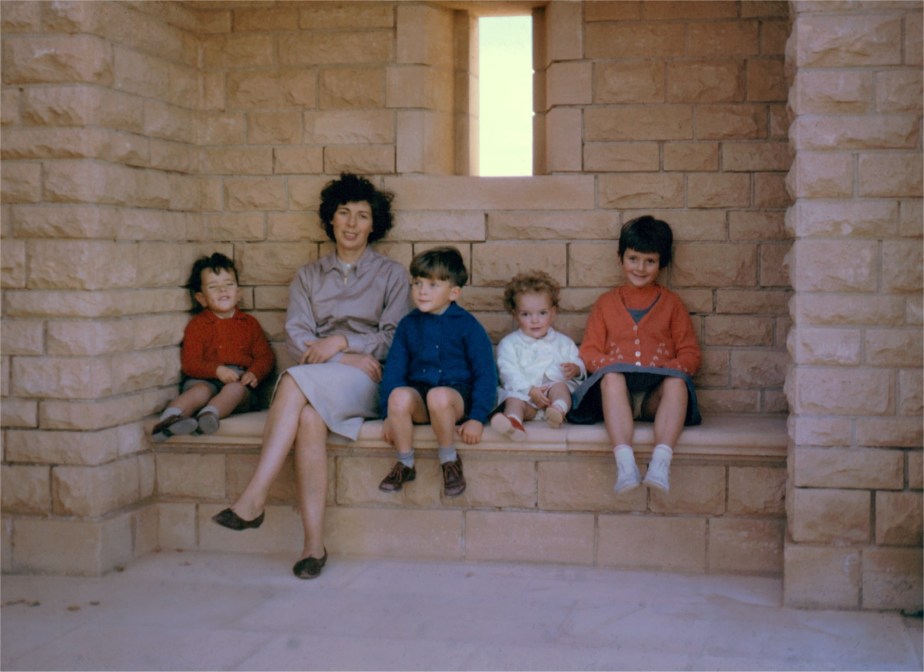 Nigel, Peggy, John, Sue and Dianne Weallans (1963)