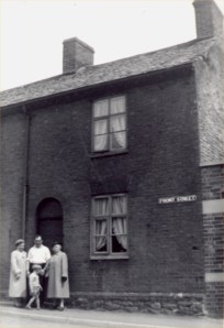 5 Front Street, Birstall (c1955) 5 Front Street, Birstall (c1955)